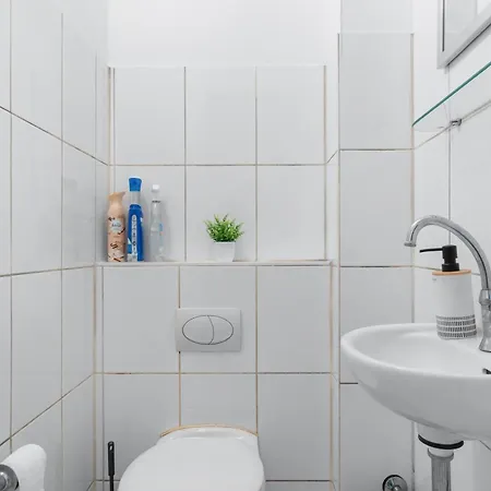 Tolles Design, Hochwertig, Vollausstattung, 3 Zimmer, Grosses Bad & Gaeste-Wc, Grosse Kueche, 3 X Smart Tv, 11 Min Zum Hbf Duisburg Exterior foto