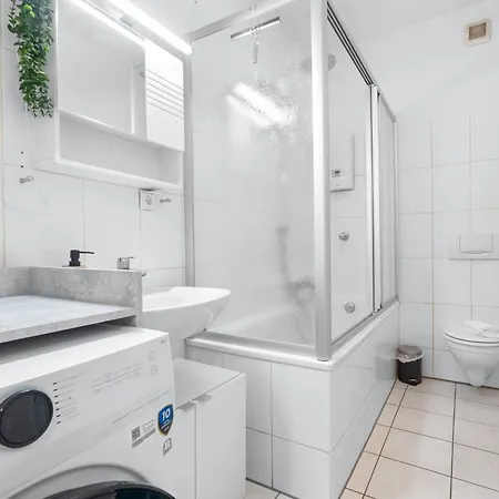 Tolles Design, Hochwertig, Vollausstattung, 3 Zimmer, Grosses Bad & Gaeste-Wc, Grosse Kueche, 3 X Smart Tv, 11 Min Zum Hbf Duisburg Exterior foto