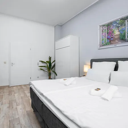 Tolles Design, Hochwertig, Vollausstattung, 3 Zimmer, Grosses Bad & Gaeste-Wc, Grosse Kueche, 3 X Smart Tv, 11 Min Zum Hbf Duisburg Exterior foto