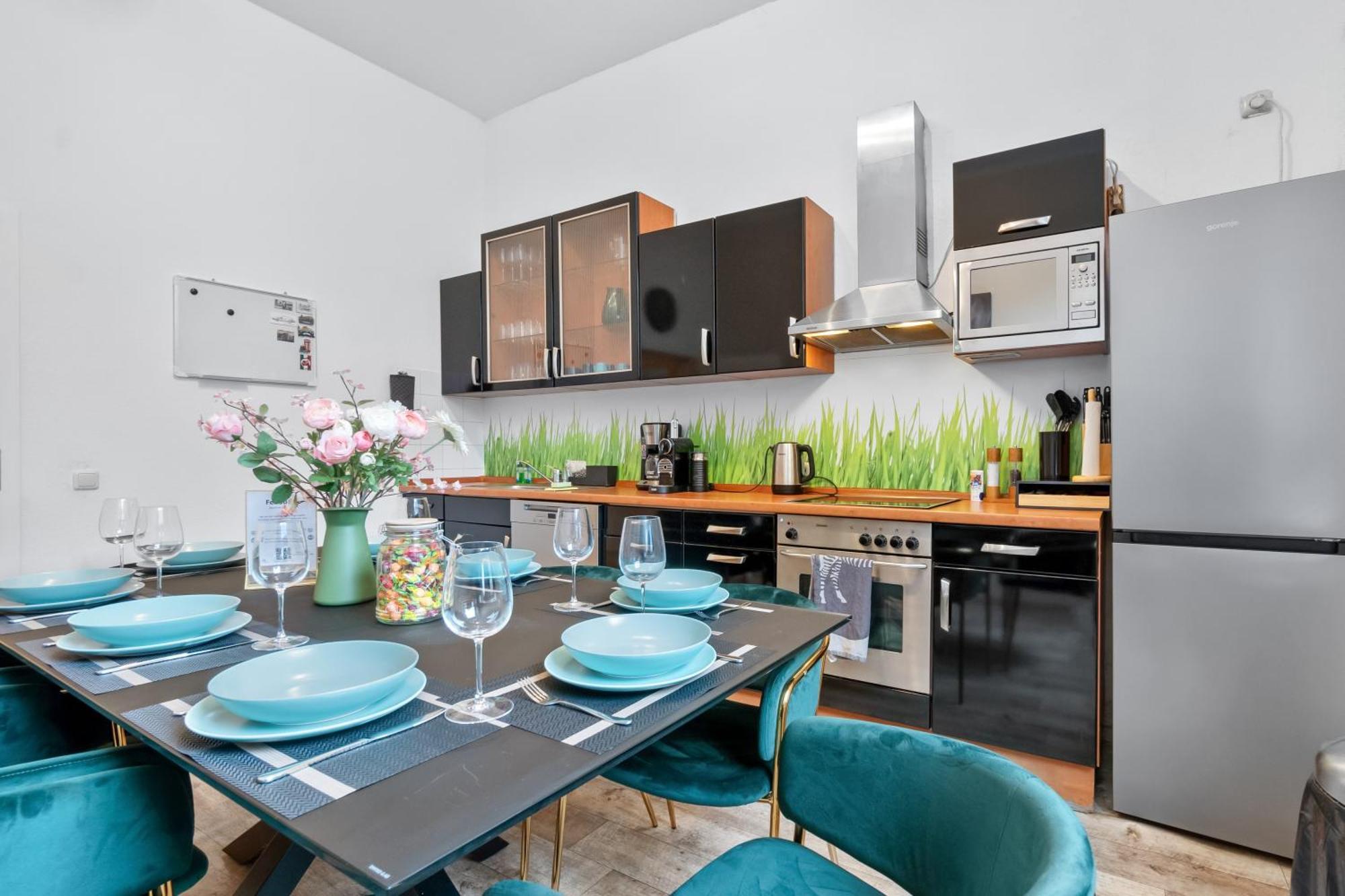 Tolles Design, Hochwertig, Vollausstattung, 3 Zimmer, Grosses Bad & Gaeste-wc, Grosse Kueche, 3 X Smart Tv, 11 Min Zum Hbf Apartment
