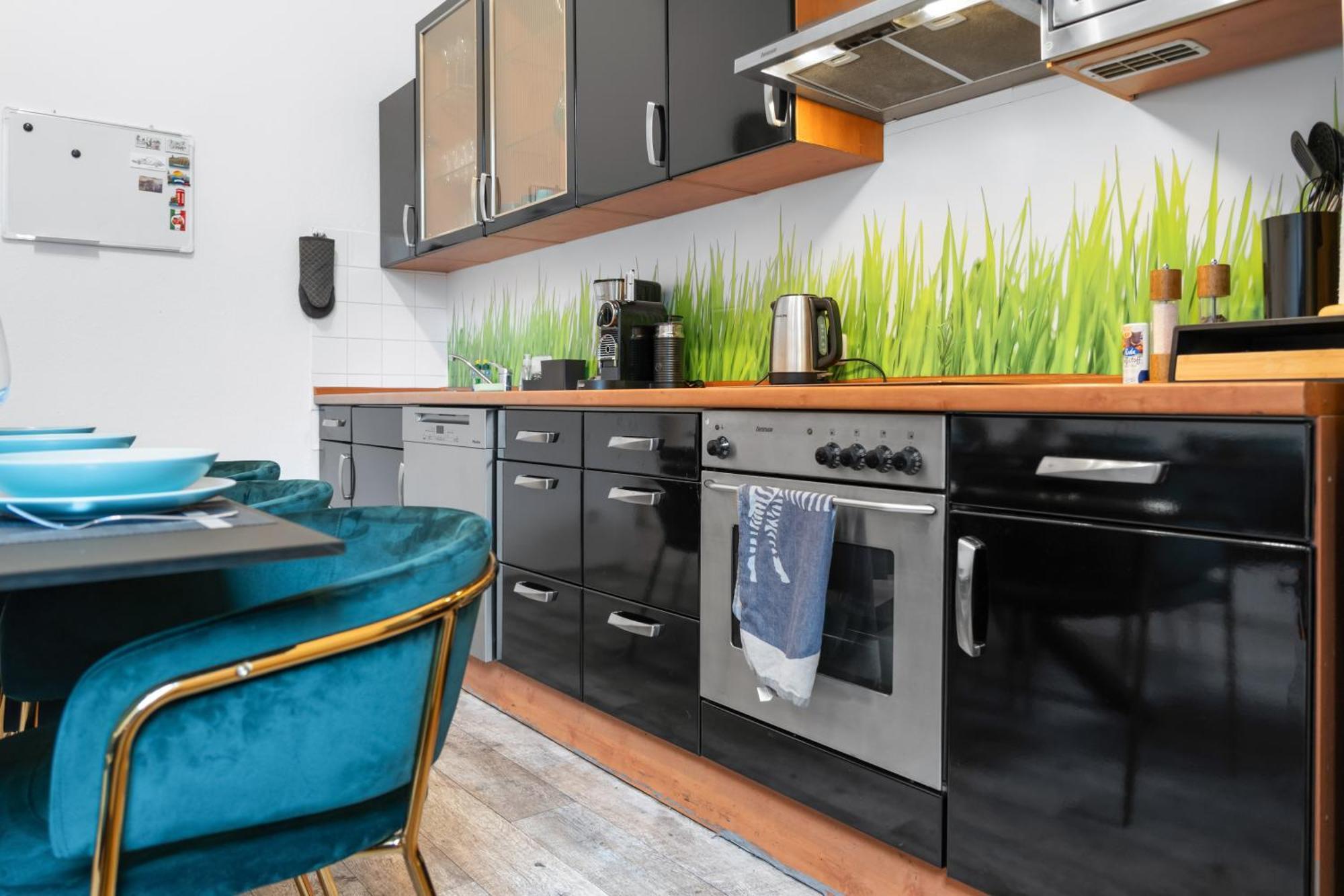 Tolles Design, Hochwertig, Vollausstattung, 3 Zimmer, Grosses Bad & Gaeste-wc, Grosse Kueche, 3 X Smart Tv, 11 Min Zum Hbf Apartment