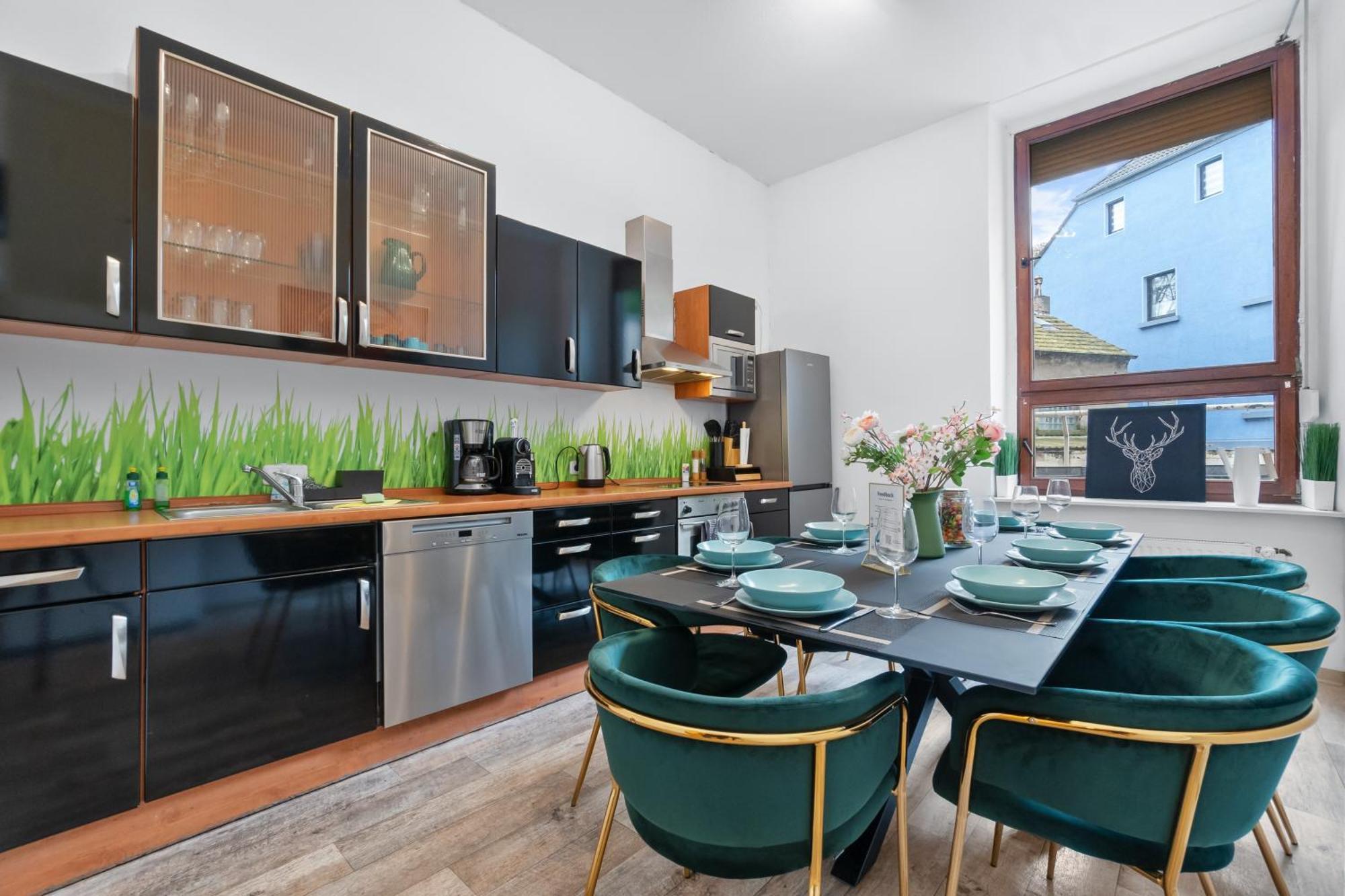 Tolles Design, Hochwertig, Vollausstattung, 3 Zimmer, Grosses Bad & Gaeste-wc, Grosse Kueche, 3 X Smart Tv, 11 Min Zum Hbf Apartment Duisburg
