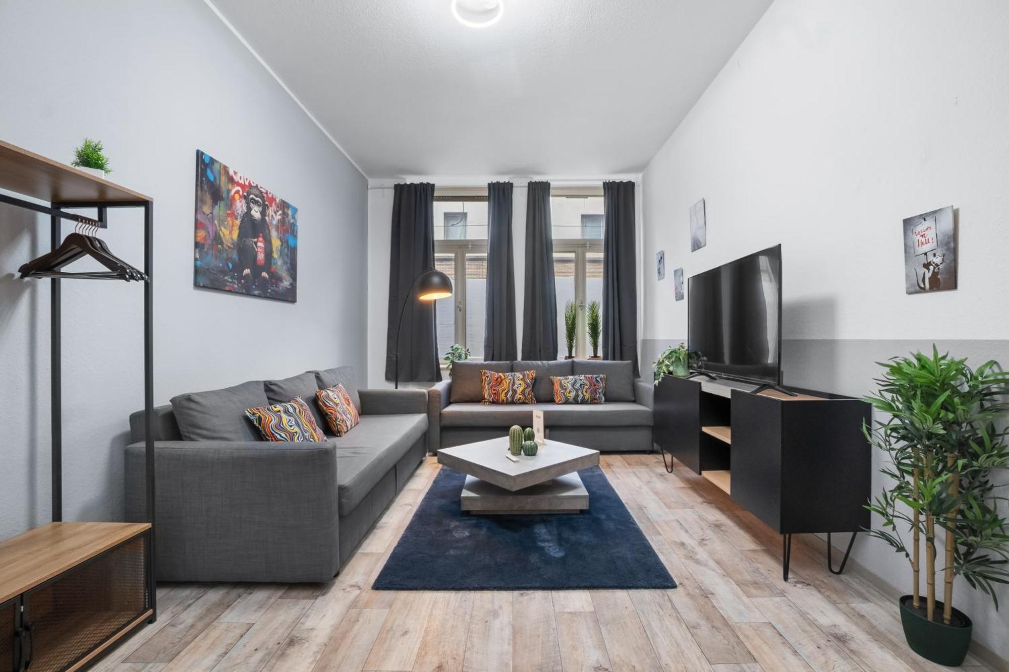 Tolles Design, Hochwertig, Vollausstattung, 3 Zimmer, Grosses Bad & Gaeste-wc, Grosse Kueche, 3 X Smart Tv, 11 Min Zum Hbf Apartment Duisburg